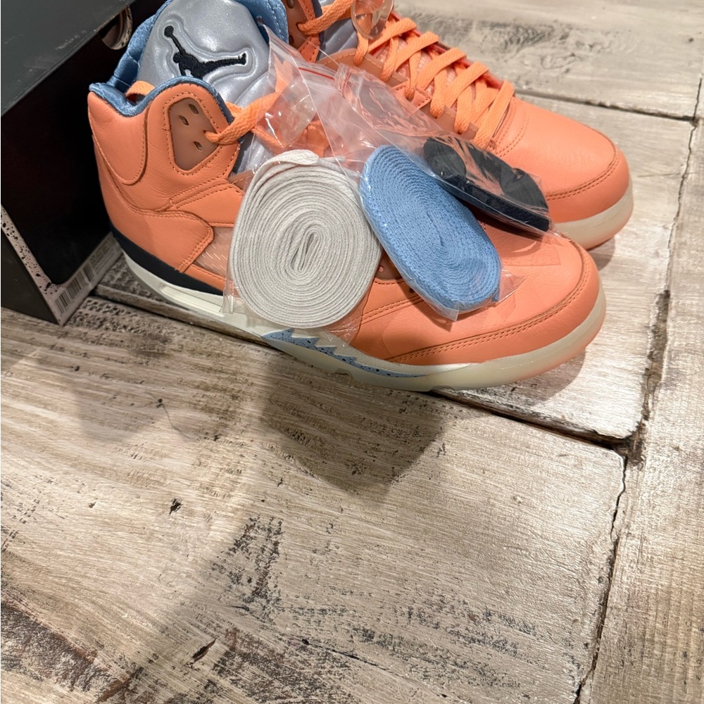 Jordan Athletic Shoes in Orange and Gray - Picture 3 of 6